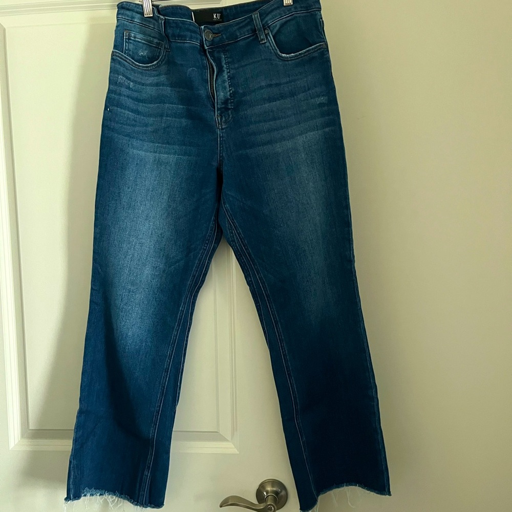 Kut from the Kloth size 14 Kelsey style ankle length with raw hem and wide leg